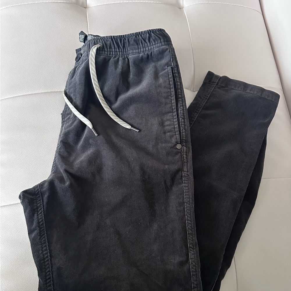 Vuori Men's small Black Jogger corduroy pants